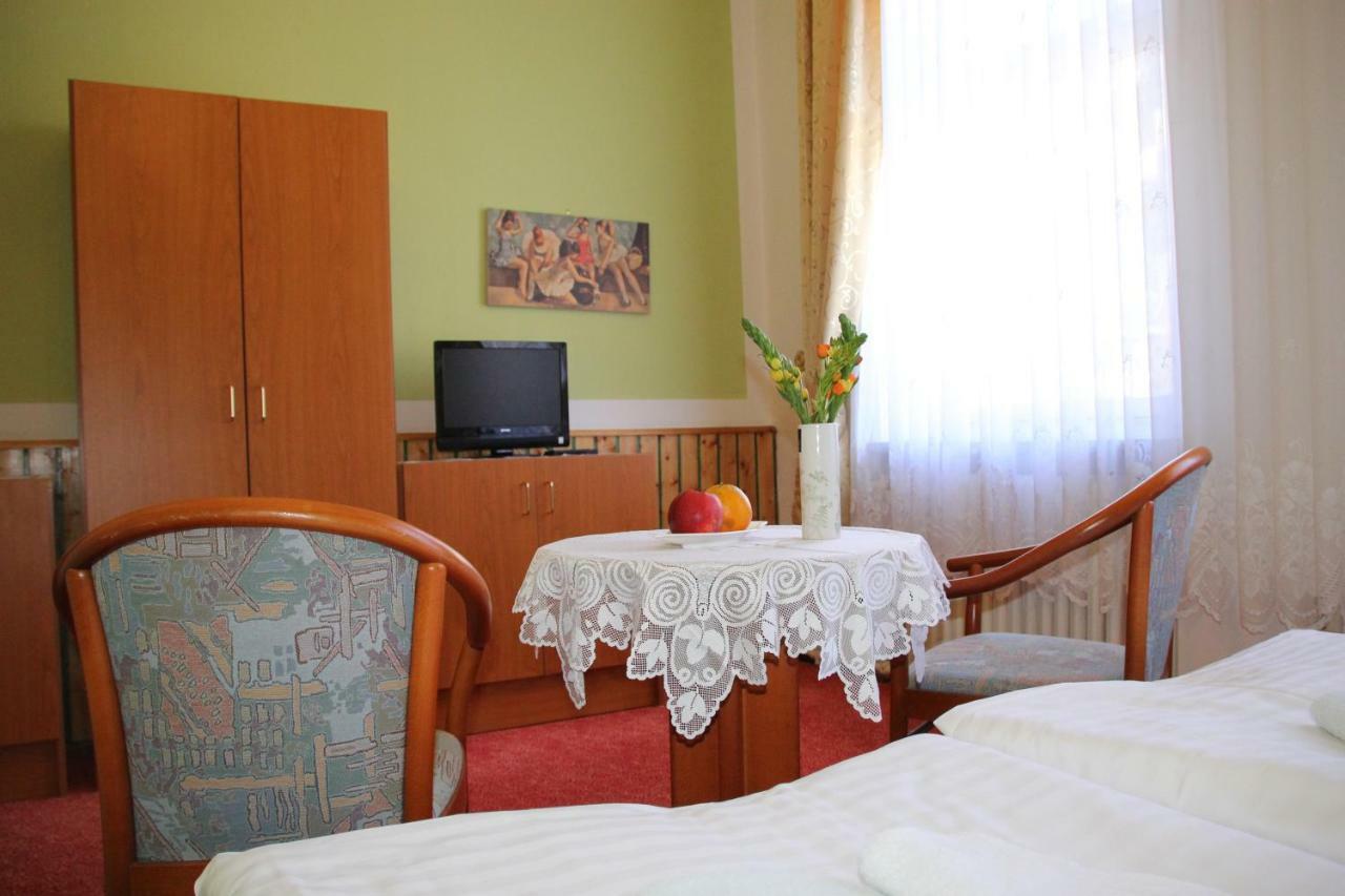 Hotel Central Бад-Эльстер Экстерьер фото